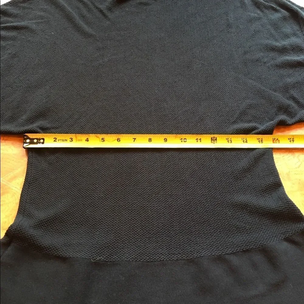 PERFECT 70% Silk Fitting Light Knit Hourglass Top!